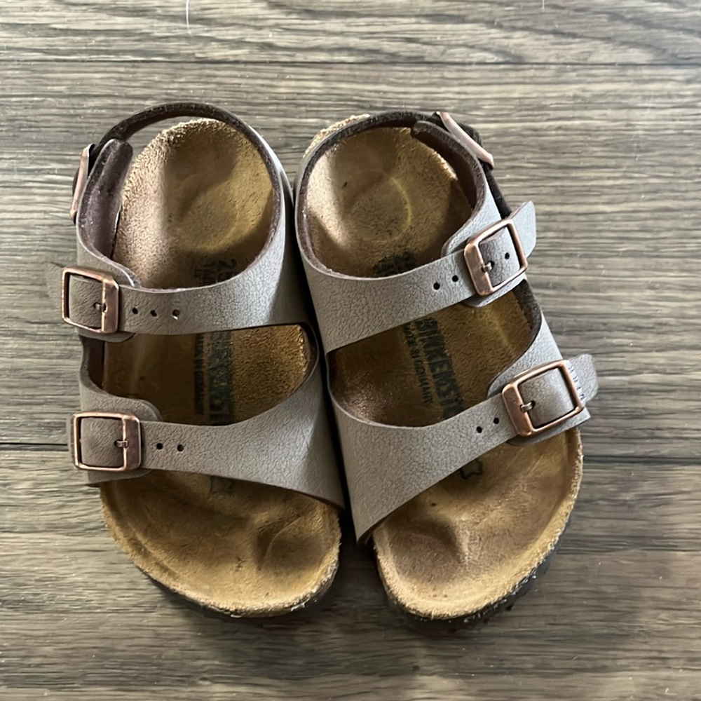 Birkenstock kids suede sandals size 7/7.5 (25)